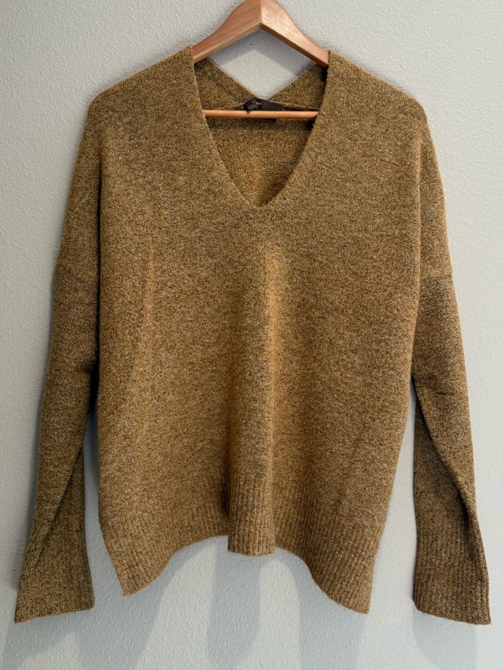 Kerisma, Super Soft V Neck Sweater Women’s Side Slit Relaxed Fit, Size S/M